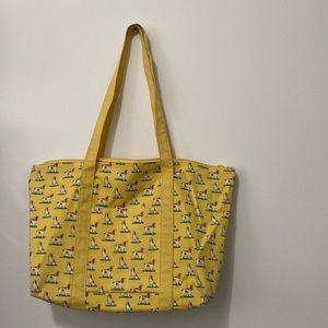 Alynn  tote Bag